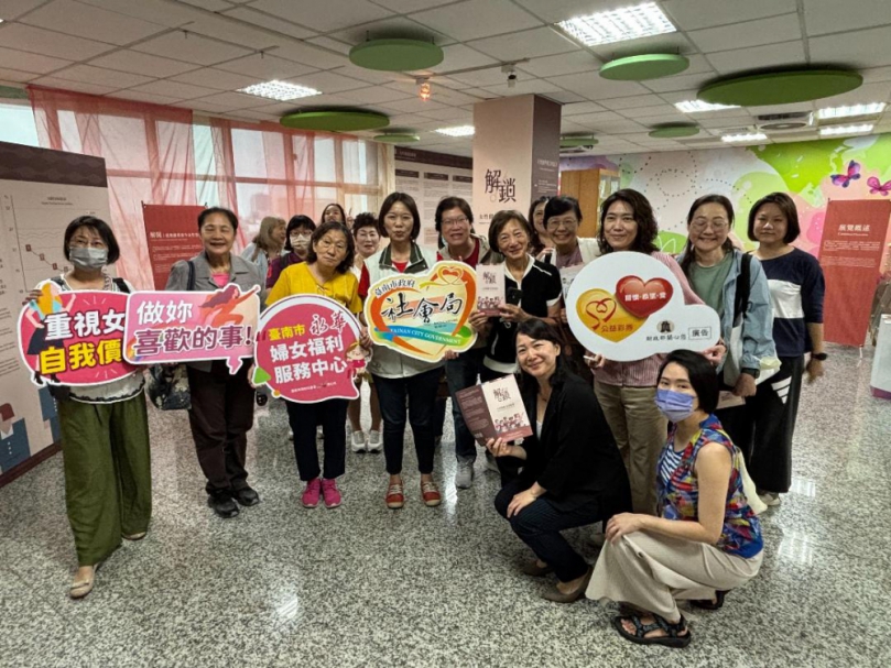 「解鎖：女性關鍵經濟蛻變」海報巡展  黃偉哲聚焦女力轉型共創平權未來