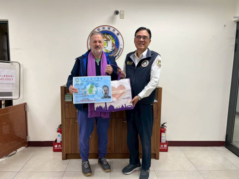 「我們臺灣」掛嘴邊 法籍教師喜獲馬偕計畫永久居留證