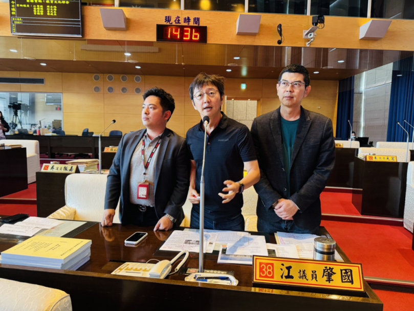 民進黨台中市議員周永鴻要求中市教育局續辦「班班有鮮乳」