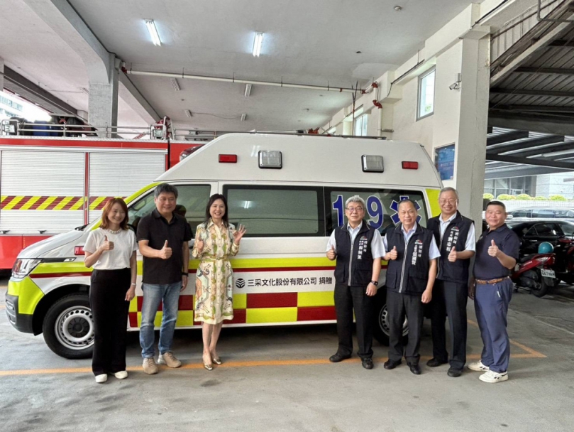 三采文化體恤消防回饋社會 捐贈中市消防救護車、救護器材