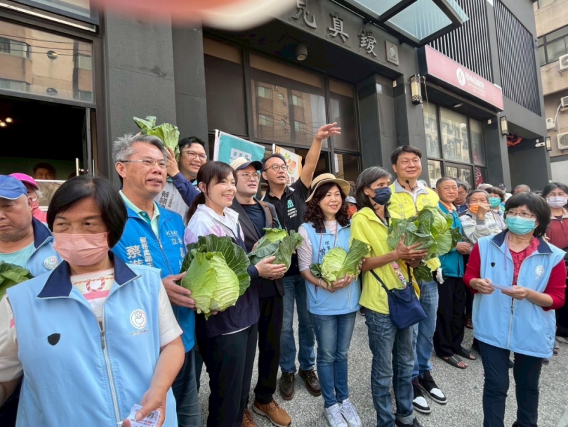 「10元做愛心 發票換青菜」溫馨登場　香山區公益活動獲熱烈迴響