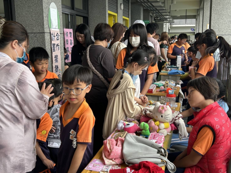 東陽國小親子趣跳市集日」溫馨登場