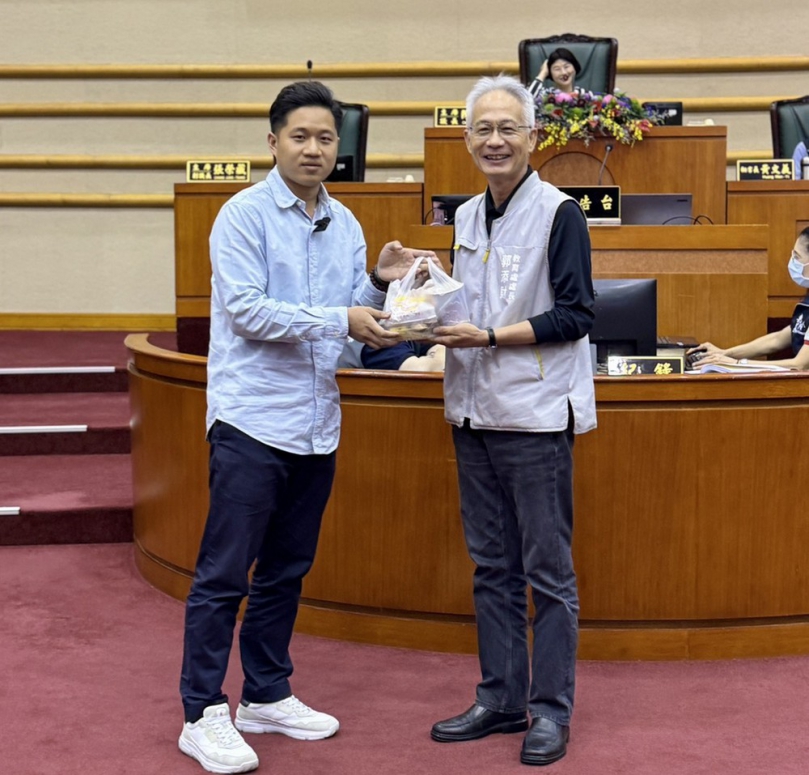 嘉義市2成學童餓肚子上課？ 市議員質詢送早點給教育處長  提醒補助弱勢學童早餐