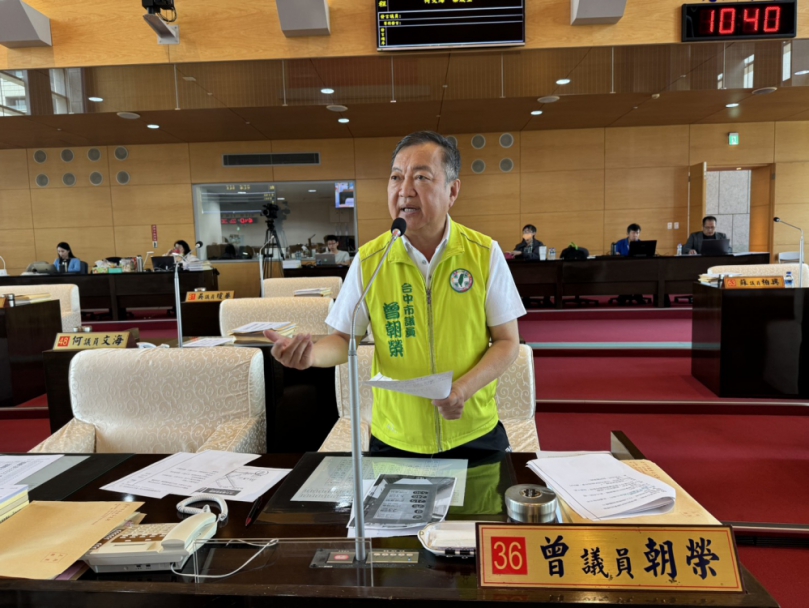台中市馬路標線    民進黨台中市議員曾朝榮要求台中市政府應該補強緩衝段讓駕駛人有安全空間    也要求改善舊市區與新開發區的馬路標線設計標準不一