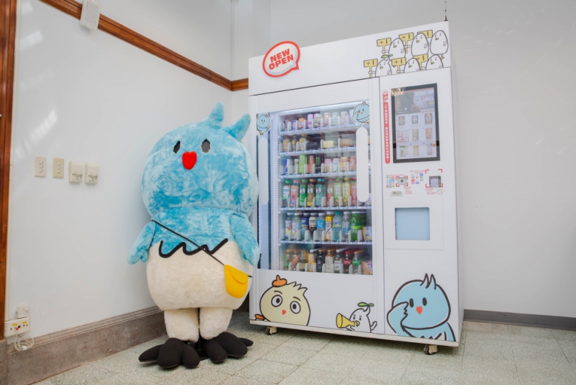 就是愛賣萌   新竹市「皮卡智能販賣機」 開賣啦！