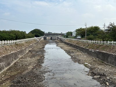 確保水路順暢中市水利局於汛期前完成清淤作業