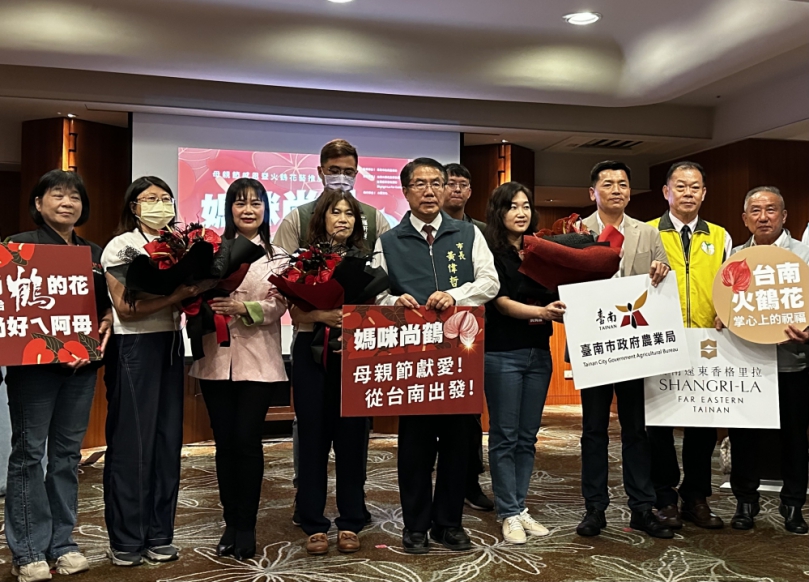 迎接母親節 黃偉哲推廣台南火鶴花獻上祝福
