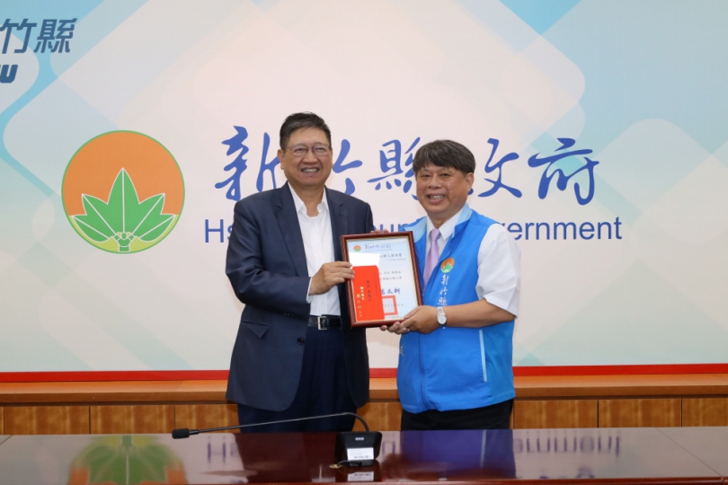 楊文科表揚6模範公務人員   衛生局長殷東成老兵豎立服務新典範