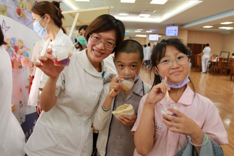 台中慈濟醫院慶祝護師節連結護師家庭笑淚交織