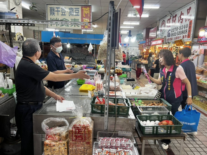 「康乃馨傳遞母愛溫情  台中市黨部溫馨舉辦母親節活動」