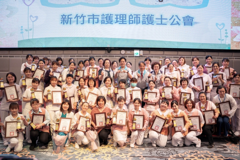 妳們是人間天使！國際護師節前夕  邱臣遠表揚205位優異護理人員  感謝守護市民健康