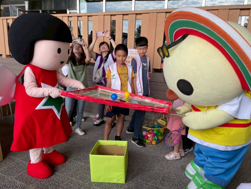 數位足跡不留危機 家扶428兒保日攜手高速公路局中區養護工程分局與統一超商倡導兒少保護及網路安全