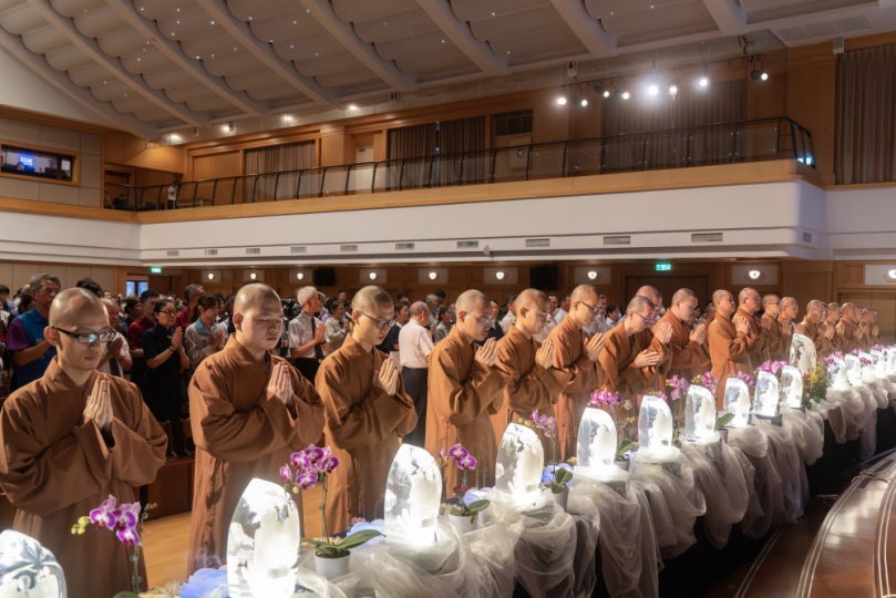 浴佛節靜思堂辦浴佛大典   邱臣遠祈福國泰民安