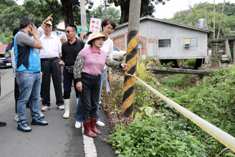 許縣長會勘竹山道路　斥資千萬改善