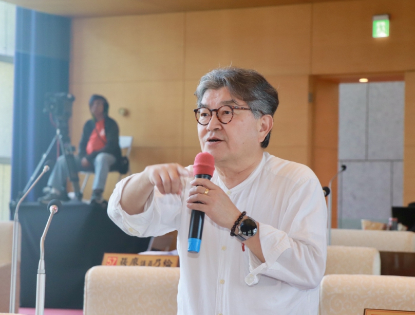 忠明南路進行人行道暨道路改善工程  因路幅嚴重縮小引發塞車問題    國民黨台中市議員李中要求相關單位應思考安全島的比例