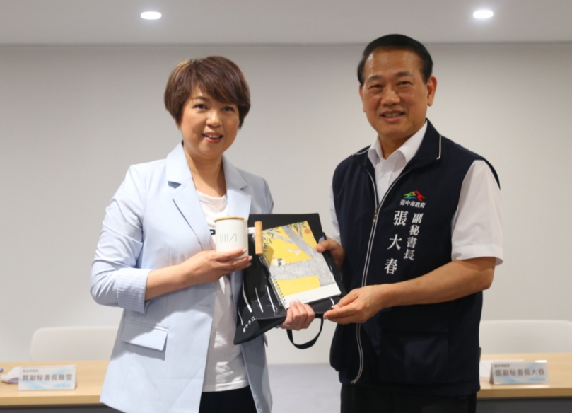 新北市政府率團參訪臺中市立圖書館新總館  攜手交流圖書館新思維