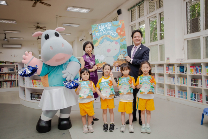 《樂樂你在找什麼？》繪本贈小朋友   邱臣遠期盼環境保育向下扎根