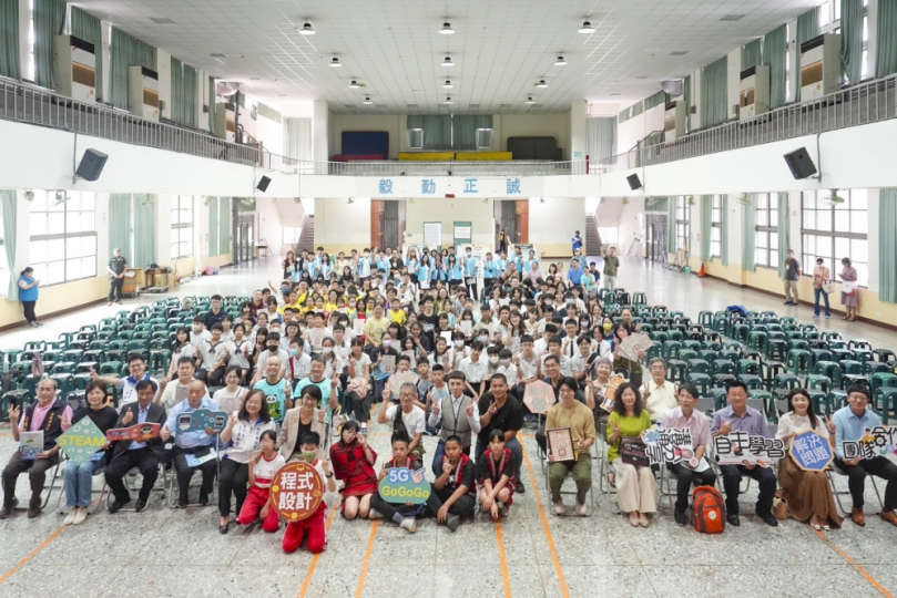 許縣長出席中小學科展頒獎 鼓勵全國賽再獲佳績