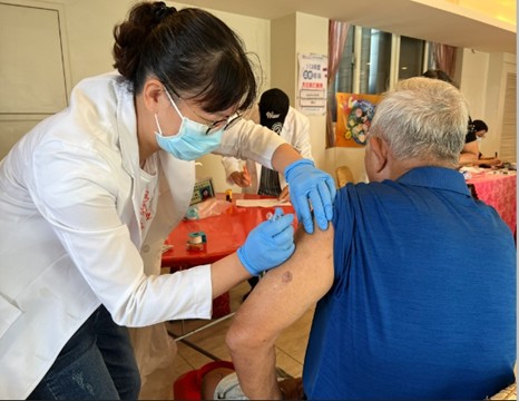 新冠疫情升溫  衛生局長曾梓展籲儘速接種新冠JN.1疫苗  落實個人衛生好習慣