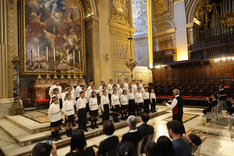 天籟之聲飄揚世界 台灣原聲童聲合唱團歐洲巡演 獲朝聖群眾熱烈回響及教宗接見