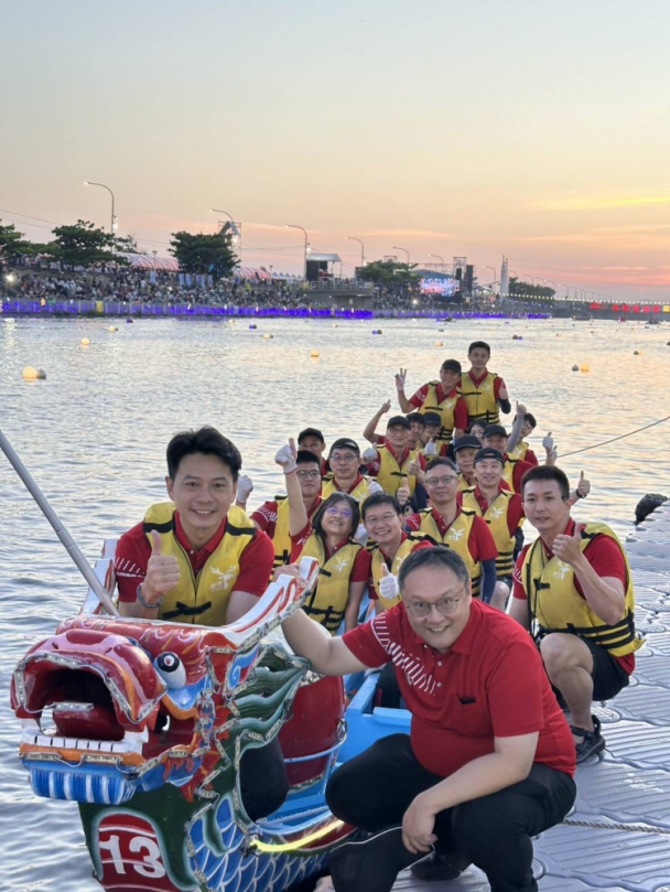 中市府組隊鹿港慶端陽龍舟賽  鄭副市長：競技交流展現中彰投友好情誼