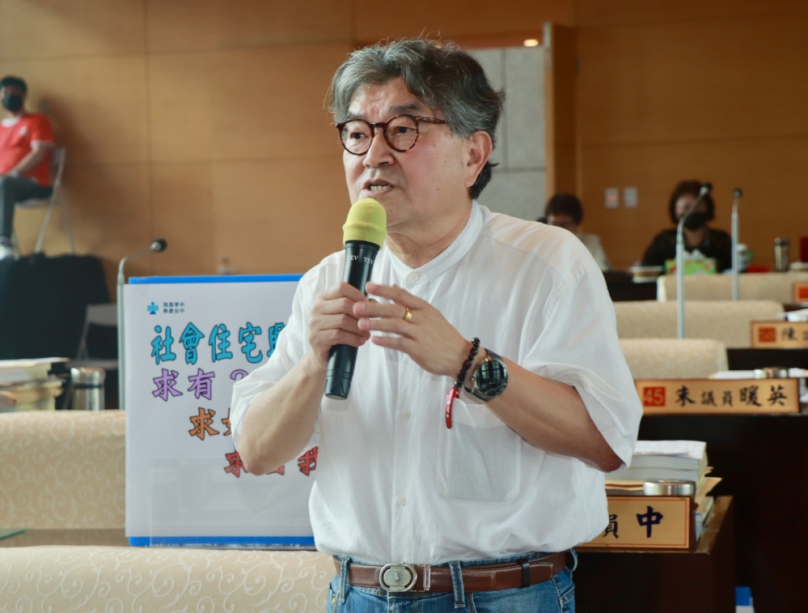 社宅公設越多，居住者的負擔也要增加   國民黨台中市議員李中建議中市府未來應興建每月租金僅收3000元的青年工作宅與老人養老宅  市長盧秀燕也認為構想不錯