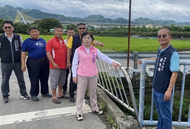 台中潭子狹橋急彎害車撞護欄     立委楊瓊瓔賴朝國促拓寬8月底完工
