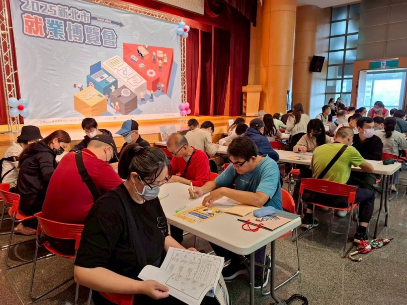 新北板橋就博會多元職缺吸引破千人次進場   初媒合率達51%