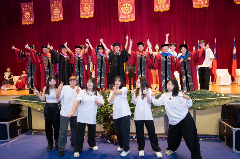 「我愛你」響徹畢典會場　臺東大學頒授陳樹菊名譽博士學位