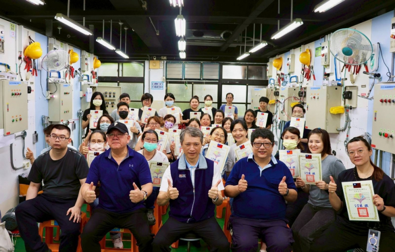 新北職訓x黎明技術學院     室內配線女性優先班完美結訓    28位女性水電師傅報到