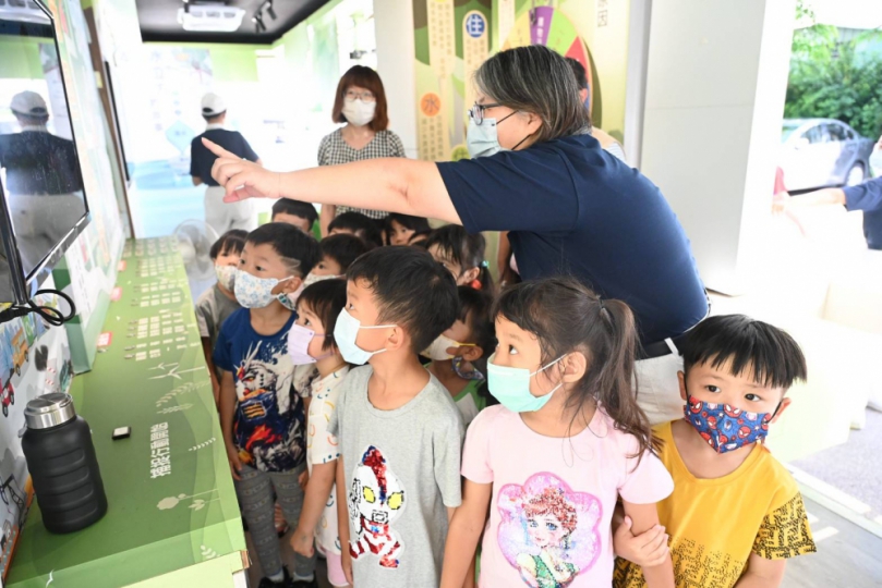 中市潭子國中世界環境日系列活動慈濟環保行動教育車共創淨零永續未來