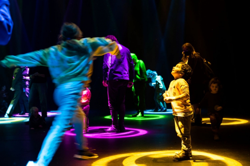 暑假來歌劇院遛孩首選，全場追著光跑的《光之星球》