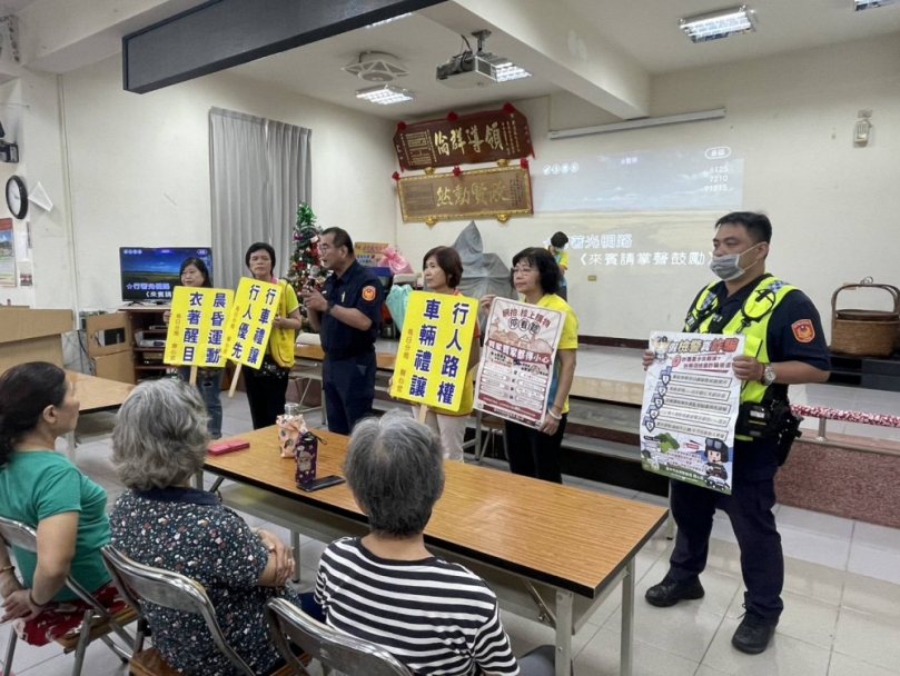東園里「長青好聲音」比賽  警所長同台防詐、交安宣導