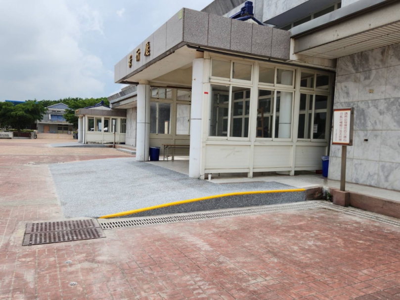 追思至親零阻礙   新竹市殯儀館禮廳入口升級為無障礙斜坡