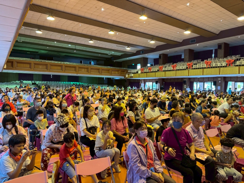 孝親沐足感恩活動溫馨登場　孩子真情擁抱感動全場