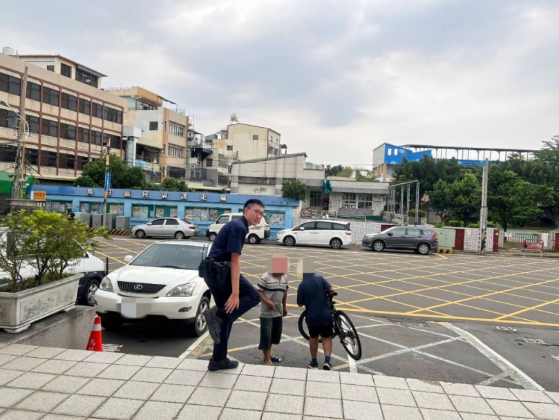 熱血少年出遊迷航狂騎單車160K  暖警即刻救援終結「鐵馬驚魂記」