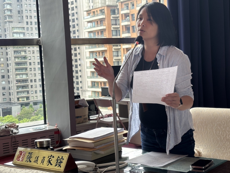 民進黨議員要求中市府環保局提交中火從燃煤轉型燃氣過程中對台電行政協助書面資料供議會審閱  中市環保局：維護中南部的民眾健康  依法嚴格審查、要求中火完備相關污染防制措施