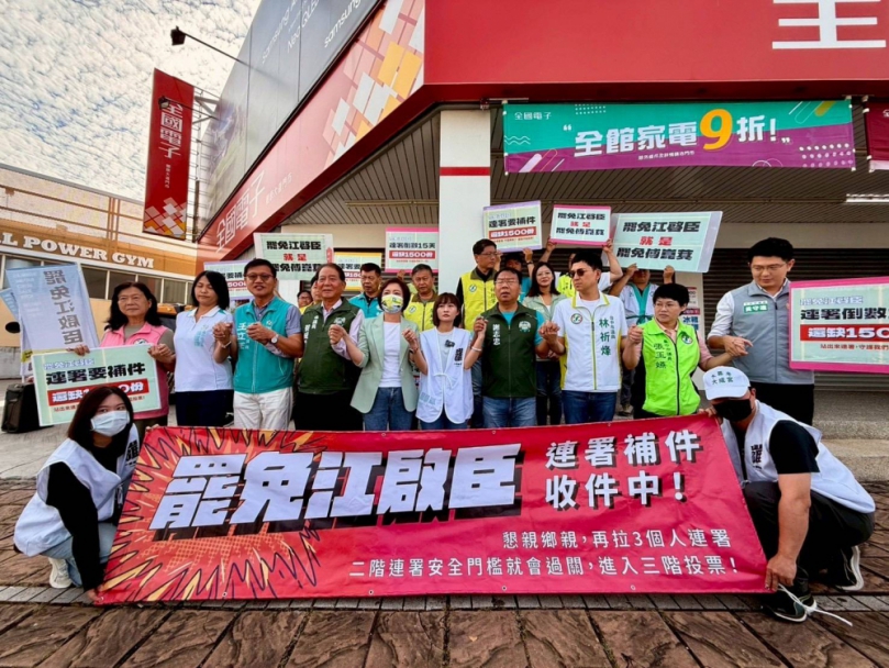 民進黨台中市議會黨團全力支援中二、中三、中八三區罷免團體站路口行動  第二場在中八選區登場