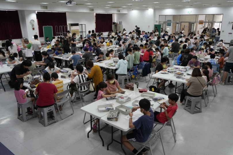 爸爸熱淚、孩子玩翻！鋼彈×桌遊×串珠 南投丟包企劃登場