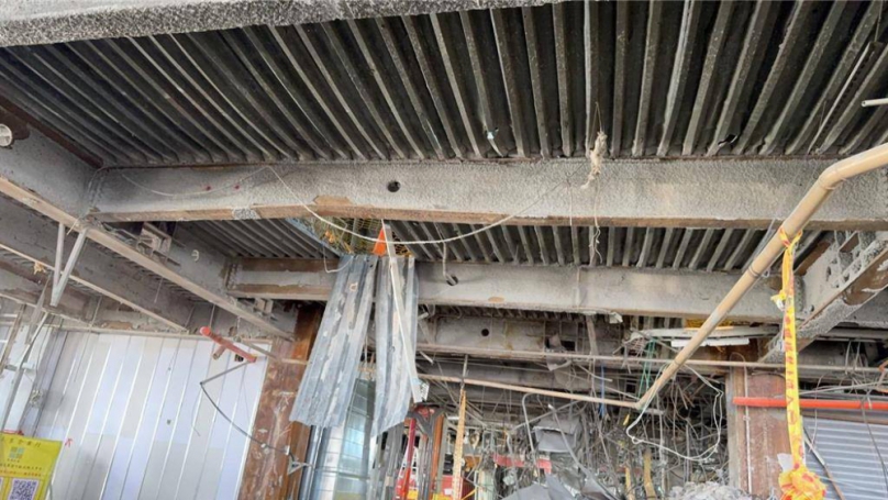 新光三越施工現場發生鋼板水泥掉落事件  中市都發局：已要求局部停工並啟動聯合稽查