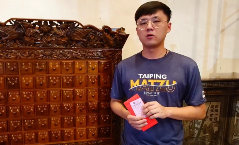 （影音）／太平媽庇佑警員金榜題名　西螺福興宮頒獎學金表祝福