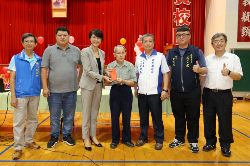 縣府辦退休公教人員座談會　許縣長邀大家10月共賞國慶焰火