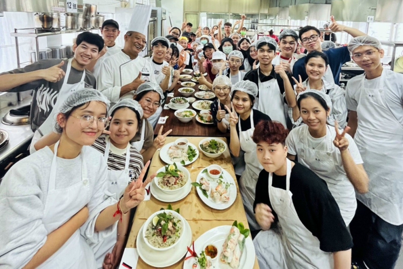 弘光科大用料理促進文化交流　臺灣銀髮長輩與越南青年共煮跨國情誼