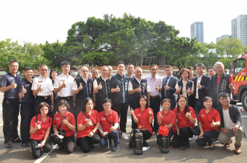 提升中市消防應變力  企業共同捐贈電動車防火毯及鋰電池滅火器