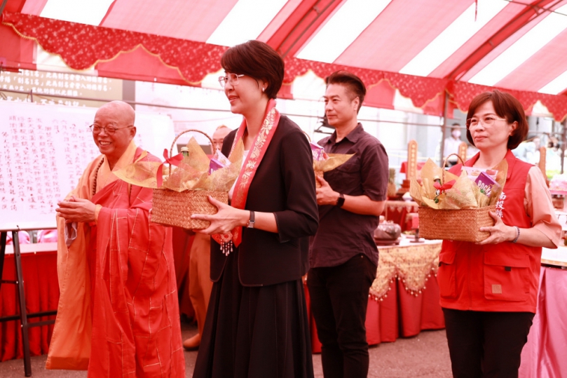 清德寺舉辦龍善宮護法大將軍聖誕法會 許縣長到場獻供祈福