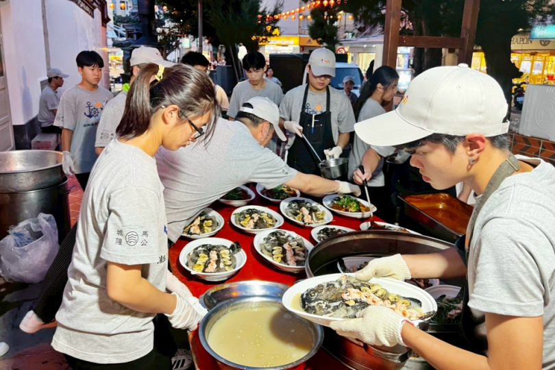 澎湖海事與弘光科大攜手辦餐會　中西合璧宴請獨居長輩展溫情