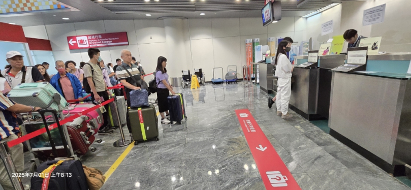 星宇航空澳門機場服務惹議、只開ㄧ櫃台辦理團體確認手續、遊客排隊苦等遭差別待遇】