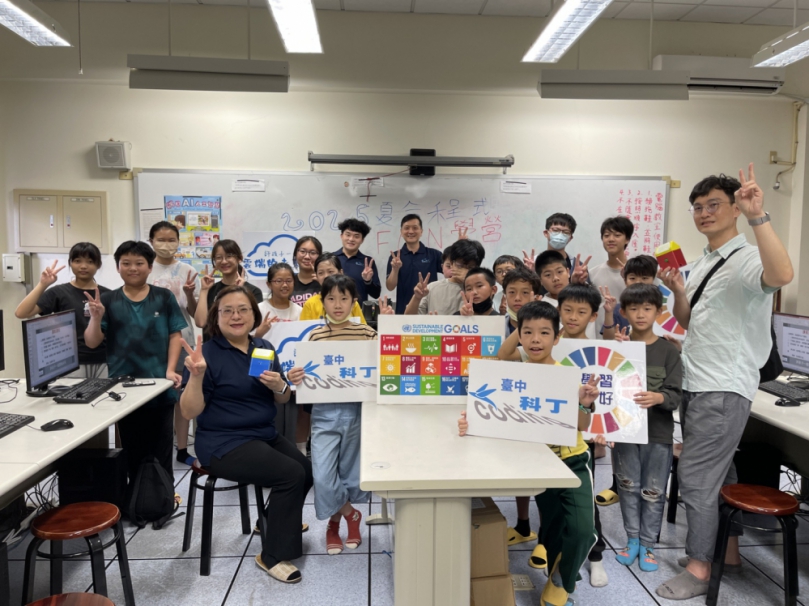 推動AI教育向下扎根  中市暑期「程式FUN學營」熱烈展開