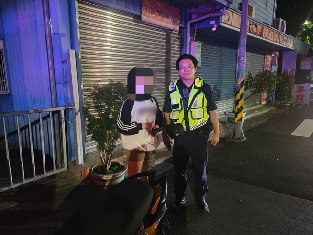 越南女移工騎機車險闖國道  烏日警及時攔截救援