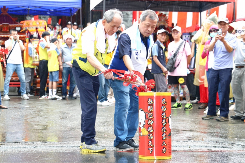 埔里瀛海城隍廟祈安遶境 王副縣長點起馬炮祈求合境平安